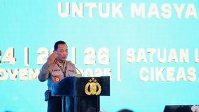 Kapolri Jenderal Listyo Sigit Prabowo memaparkan langkah-langkah konkret Polri dalam penanganan bencana di sejumlah wilayah Sumatera saat rapat koordinasi bersama Presiden Prabowo Subianto di Istana Negara, Senin, 15 Desember 2025.