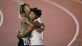 Indonesia menorehkan hasil gemilang pada ajang 100 meter lari gawang putri SEA Games 2025 Thailand setelah dua wakilnya, Dina Aulia dan Emilia Nova, berhasil mengamankan medali emas dan perak pada perlombaan yang berlangsung di Suphachalasai Stadium.