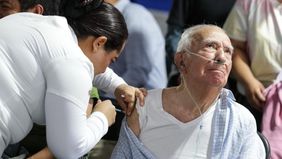 Kementerian Kesehatan (Kemenkes) memastikan keamanan penggunaan vaksin MR (Measles Rubella) dalam program imunisasi campak di Indonesia. Vaksin tersebut telah memiliki izin edar dari BPOM serta melalui evaluasi ketat dari Organisasi Kesehatan Dunia (