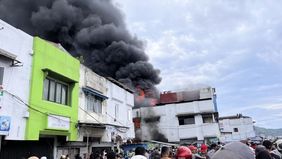 Dinas Pemadam Kebakaran (Damkar) Kota Ambon, Maluku, berhasil memadamkan kebakaran besar yang menghanguskan tujuh ruko di Blok G Pasar Batu Merah, Kota Ambon, pada Jumat, 12 Desember 2025.