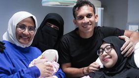 Kebahagiaan Egy Maulana Vikri dan Adiba Khanza semakin sempurna, usai kehadiran putri pertama mereka yang disebut baby Elara.