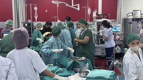 Pemerintah Thailand pada Minggu 14 Desember 2025 memberlakukan status darurat militer serta jam malam di sejumlah distrik menyusul meningkatnya ketegangan dan bentrokan dengan Kamboja.