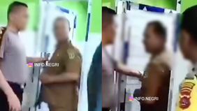 Seorang guru sekolah menengah atas (SMA) berinisial S (58) di Kota Padang diamankan warga setelah diduga melakukan perbuatan asusila bersama seorang pemuda berinisial LVS (18) di toilet Masjid Syarif Cindakir, Kecamatan Bungus Teluk Kabung.