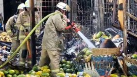 Kebakaran hebat yang melanda Pasar Induk Kramat Jati, Jalan Raya Bogor, Kelurahan Kampung Tengah, Jakarta Timur, pada Senin 15 Desember 2025 pagi, mengakibatkan kerugian materiil yang ditaksir mencapai Rp10 miliar. 