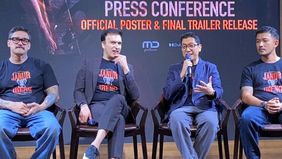 Tora Sudiro menceritakan pengalamannya berperan sebagai sosok yang psikopat di film Janur Ireng, yakni prequel dari film Sewu Dino.