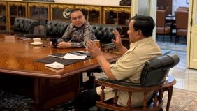 Presiden Prabowo Subianto menerima kunjungan Wakil Ketua Dewan Perwakilan Rakyat (DPR) RI Sufmi Dasco Ahmad di Istana Merdeka, Jakarta, Senin. Pertemuan tersebut membahas kondisi perekonomian nasional menjelang akhir tahun serta langkah-langkah strat