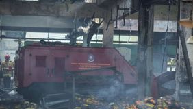 Sebanyak 350 kios dilaporkan hangus terbakar dalam peristiwa kebakaran yang melanda Pasar Induk Kramat Jati, Jalan Raya Bogor, Kelurahan Kampung Tengah, Kecamatan Kramat Jati, Jakarta Timur, Senin, 15 Desember 2025 pagi.