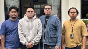 Muhammad Adimas Firdaus Putra alias Resbob kini terancam hukuman maksimal enam tahun penjara setelah ditangkap penyidik Direktorat Reserse Siber (Ditressiber) Polda Jawa Barat. Penangkapan dilakukan di Kota Semarang, Jawa Tengah, pada Senin, 15 Desem