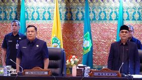 Pelaksana Tugas (Plt) Gubernur Riau SF Hariyanto menyatakan menghormati sekaligus mendukung proses hukum setelah rumah dinasnya digeledah Komisi Pemberantasan Korupsi (KPK).