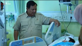 Prabowo Jenguk Siswa dan Guru Korban yang Ditabrak Mobil SPPG di RSUD Koja.