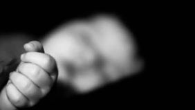 Seorang bayi perempuan berusia enam bulan meninggal dunia setelah diduga menjadi korban penganiayaan yang dilakukan ayah kandungnya berinisial IS (28) di wilayah Ciputat, Kota Tangerang Selatan.