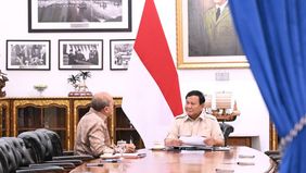Prabowo Subianto menerima laporan perkembangan rencana pembangunan Kampung Haji Indonesia di Makkah dari Menteri Investasi/Kepala BKPM yang juga Kepala Badan Pengelola Investasi (BPI) Danantara, Rosan Roeslani