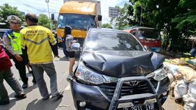 Tabrakan beruntun terjadi di Jalan Raya Bogor, Kecamatan Kramat Jati, Jakarta Timur, yang berlanjut dengan aksi kejar-kejaran hingga depan Pusat Grosir Cililitan (PGC) pada Rabu, 17 Desember 2025 siang.