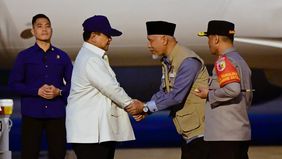 Prabowo Subianto tiba di Bandar Udara Internasional Minangkabau, Kabupaten Padang Pariaman, Provinsi Sumatra Barat, pada Rabu, 17 Desember 2025, pukul 18.30 WIB.