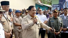 Presiden Prabowo Subianto menegaskan kepada para pengungsi bencana banjir bandang di Desa Salareh Aia, Kecamatan Palembayan, Kabupaten Agam, Sumatera Barat, bahwa mereka tidak menghadapi musibah tersebut sendirian. Pemerintah bersama TNI, Polri, dan 