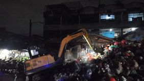 Kementerian Lingkungan Hidup (KLH) membantu pengangkutan 116 ton sampah yang menumpuk di Pasar Cimanggis, Kota Tangerang Selatan, Banten, untuk merespons keluhan warga dan mencegah dampak lingkungan lebih luas.