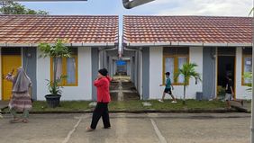 Warga terdampak bencana banjir bandang di Kota Padang mulai menempati hunian sementara (huntara) di Kampung Nelayan