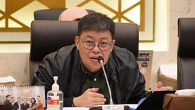 Sebab, kayu tersebut termasuk sampah yang harus ditangani secara khusus.