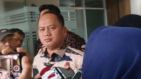 Kejaksaan Agung memberhentikan sementara tiga jaksa yang telah ditetapkan sebagai tersangka dalam perkara dugaan tindak pemerasan terkait penanganan kasus Undang-Undang Informasi dan Transaksi Elektronik (ITE).