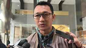 Komisi Pemberantasan Korupsi (KPK) mengonfirmasi bahwa dari total sepuluh orang yang diamankan dalam operasi tangkap tangan (OTT) terkait Bupati Bekasi Ade Kuswara Kunang, hanya tujuh orang yang dibawa ke Gedung Merah Putih KPK, Jakarta.