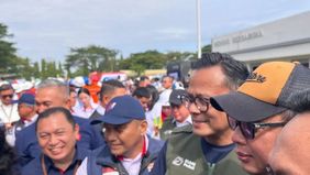 Ratusan truk yang membawa bantuan untuk para penyintas bencana dari Danantara bergerak dari Medan menuju Aceh, disertai ribuan relawan yang bergerak ke berbagai titik terdampak musibah.