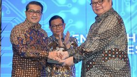 Menteri Ekonomi Kreatif/Kepala Badan Ekonomi Kreatif (Ekraf) Teuku Riefky Harsya bersama Gubernur DKI Jakarta Pramono Anung dan Menteri Koordinator Bidang Perekonomian Airlangga Hartanto meluncurkan Pelatihan Gig Economy bagi Gen Z dan AI Open Innova