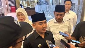 Komisi Pemberantasan Korupsi (KPK) mengungkapkan telah menyita uang tunai senilai ratusan juta rupiah sebagai barang bukti dalam operasi tangkap tangan (OTT) yang menjerat Bupati Bekasi Ade Kuswara Kunang pada Kamis 18 Desember 2025.