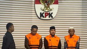 Komisi Pemberantasan Korupsi (KPK) resmi menetapkan Bupati Bekasi, Ade Kuswara Kunang, sebagai tersangka kasus korupsi setelah terjaring Operasi Tangkap Tangan (OTT).