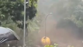 Banjir bandang dilaporkan menerjang sejumlah wilayah di Kabupaten Tegal dan Kabupaten Pemalang, Jawa Tengah, pada Sabtu, 20 Desember 2025