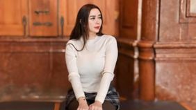 Aura kasih posting kalimat menyentuh usai namanya dikaitkan dengan Ridwan Kamil, dan pilih tutup kolom komentar.