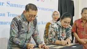Menteri Kebudayaan (Menbud) Fadli Zon menegaskan bahwa kartu pos memiliki peran penting sebagai medium untuk merekam sejarah, mulai dari wajah kota, bangunan, ruas jalan, hingga kehidupan sosial masyarakat pada masanya.