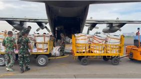 Sejumlah mahasiswa Universitas Pertahanan (Unhan) turut serta dalam pengiriman bantuan ke wilayah terdampak bencana di Sumatera dengan menumpang pesawat Hercules A-1331 milik TNI Angkatan Udara (AU).