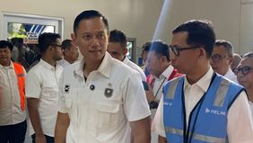 Agus Harimurti Yudhoyono tinjau kesiapan penumpang arus mudik libur natal dan tahun baru di pelabuhan Tanjung Priok, dan memastikan segala operasional berjalan lancar.
