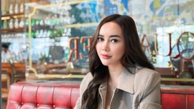 Nama Ridwan Kamil kembali menjadi pusat perhatian publik. Mantan Gubernur Jawa Barat itu ramai diperbincangkan setelah namanya dikaitkan dengan penyanyi Aura Kasih, menyusul mencuatnya isu keretakan rumah tangganya dengan Atalia Praratya.