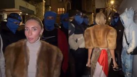 Bonnie Blue, aktris film dewasa asal Inggris, kembali menimbulkan kehebohan di publik Indonesia. Setelah sebelumnya dideportasi dari Bali karena pelanggaran izin keimigrasian, kini ia membuat kontroversi baru yang memancing kemarahan netizen Tanah Ai