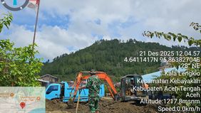 Prajurit Tentara Nasional Indonesia (TNI), bersama Badan Nasional Penanggulangan Bencana (BNPB) dan masyarakat, melanjutkan pembersihan fasilitas pendidikan yang terdampak bencana banjir bandang di Aceh Utara dan Aceh Tengah.