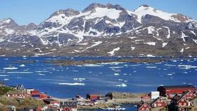 Perdana Menteri Denmark Mette Frederiksen bersama Perdana Menteri Greenland Jens-Frederik Nielsen menyampaikan peringatan tegas kepada Amerika Serikat agar tidak melakukan upaya pengambilalihan terhadap Greenland. 