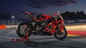 Ducati Panigale V4S Tampil Dengan Livery Yang Hampir Identik Dengan Motor MotoGP Marc Marquez.

