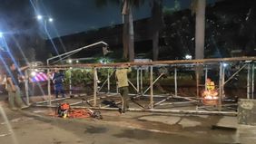 Pemerintah Provinsi DKI Jakarta melalui Satuan Polisi Pamong Praja (Satpol PP) mengambil langkah tegas demi menjaga keselamatan warga. Sebanyak 16 konstruksi reklame berkarat dan berpotensi roboh ditertibkan karena dinilai membahayakan pengguna jalan