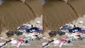 Warga Desa Rancajawat, Kecamatan Tukdana, Kabupaten Indramayu digegerkan dengan penemuan sesosok jenazah laki-laki yang mengapung di Sungai Cipelang, tepatnya di pintu air B.Cpl5 Rancajawat, pada hari ini selasa 23/12/2025.