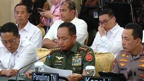 Panglima TNI Jenderal TNI Agus Subiyanto melakukan perombakan jabatan terhadap sejumlah perwira tinggi di lingkungan Tentara Nasional Indonesia menjelang akhir tahun. 