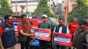 Telkomsel bersama Kementerian Komunikasi dan Digital Republik Indonesia menyalurkan bantuan berupa 100 unit genset, 500 perangkat komunikasi, serta pembangunan 33 titik sumur bor di sejumlah wilayah Sumatera. 