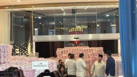 Presiden Republik Indonesia Prabowo Subianto menyaksikan secara langsung penyerahan uang hasil penagihan denda administratif sektor kehutanan serta penyelamatan keuangan negara dari perkara tindak pidana korupsi yang ditangani Kejaksaan Agung RI.