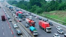 PT Jasamarga Transjawa Tol (JTT) memperpanjang penerapan rekayasa lalu lintas contraflow di ruas Tol Jakarta&ndash;Cikampek guna mengantisipasi kepadatan kendaraan selama periode libur panjang Natal dan Tahun Baru, Kamis siang.