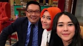 Ridwan Kamil sempat menulis postingan dan menyebut Aura Kasih sosok wanita yang hot, dan kini dikaitkan dengan isu perselingkuhannya.
