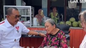 Peristiwa memilukan menimpa seorang nenek berusia 80 tahun di Surabaya. Rumah yang telah ditempatinya selama belasan tahun diratakan hingga rata dengan tanah setelah didatangi puluhan orang yang mengaku sebagai anggota organisasi kemasyarakatan (orma