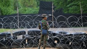 Komando Wilayah Angkatan Darat Pertama Thailand mengecam keras pasukan Kamboja atas serangan roket yang menghantam wilayah permukiman sipil di dekat perbatasan kedua negara. 