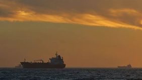 Pemerintah China menyatakan penolakan terhadap kebijakan blokade minyak Venezuela dan penyitaan kapal tanker, karena dinilai berpotensi mengganggu stabilitas pasar energi global serta memunculkan risiko keamanan internasional.