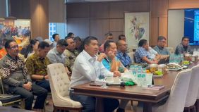 Menteri PKP Maruarar Sirait pimpin rapat penanganan bencana Sumatera, bahas pembangunan hunian tetap bagi masyarakat terdampak bencana.