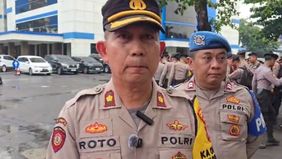 Kepolisian melakukan pengecekan tempat kejadian perkara (TKP) terkait insiden penyiraman cairan yang diduga air keras di wilayah Pulogadung, Jakarta Timur.